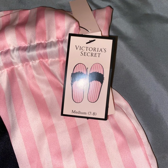 NWT Victoria’s Secret Slippers - Picture 5 of 5